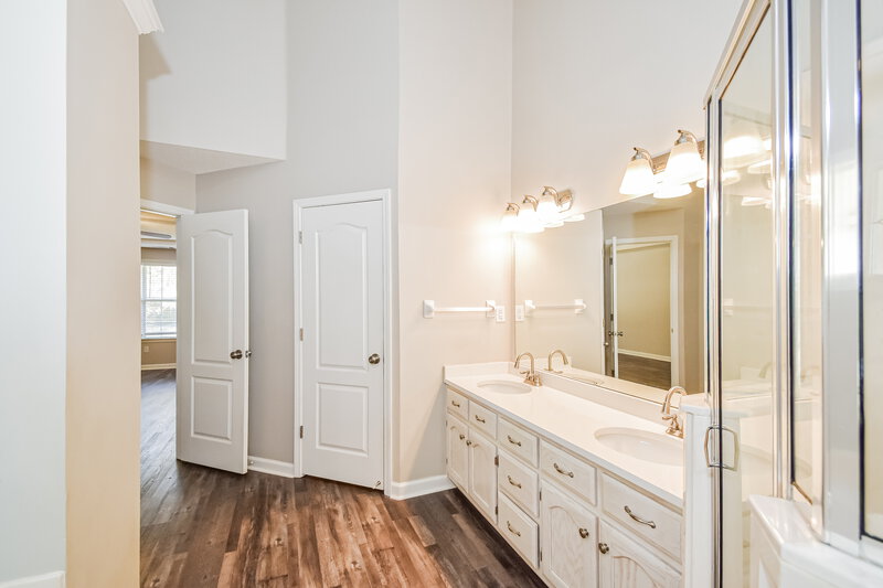 2,025/Mo, 3721 College Bluff Olive Branch, MS 38654 Main Bathroom View