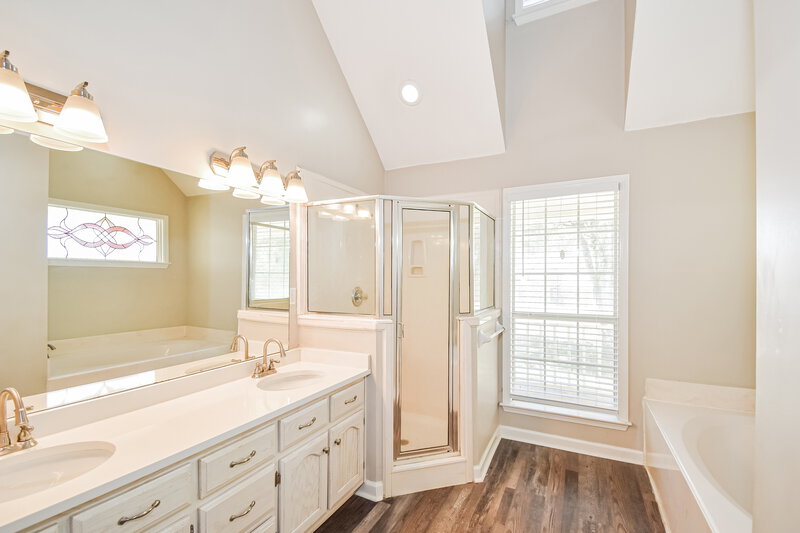 2,025/Mo, 3721 College Bluff Olive Branch, MS 38654 Main Bathroom View 2