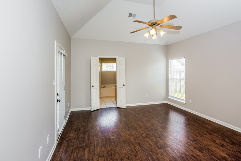2,045/Mo, 610 Classic Dr N Hernando, MS 38632 Main Bedroom View
