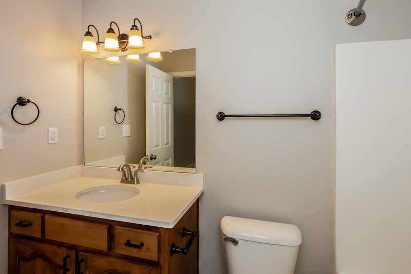 2,045/Mo, 610 Classic Dr N Hernando, MS 38632 Bathroom View