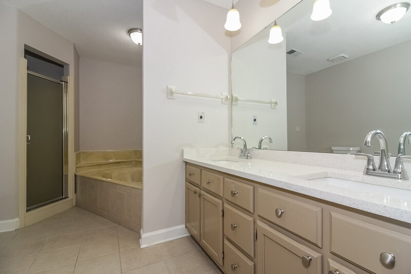 2,810/Mo, 7309 Germantown Trail Memphis, TN 38125 Main Bathroom View