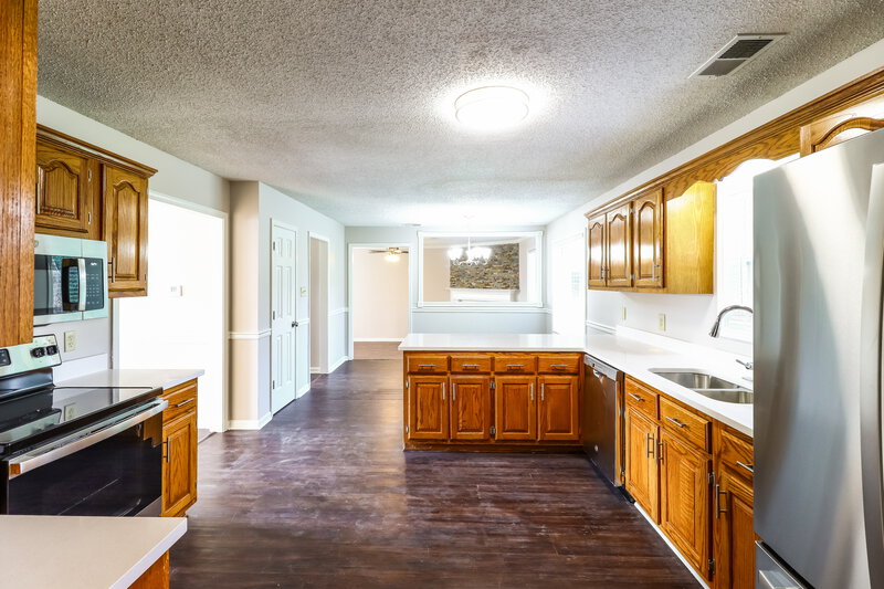 2,140/Mo, 6044 Woodstock Hills Dr Millington, TN 38053 Kitchen View 2