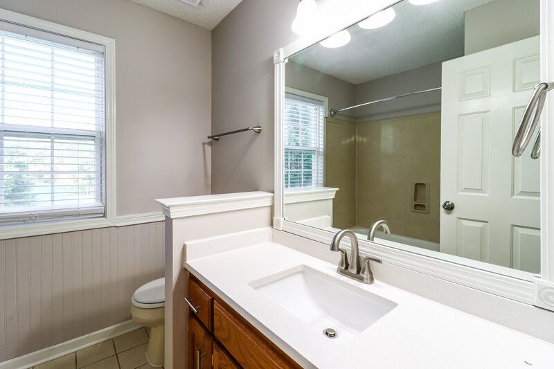 2,140/Mo, 6044 Woodstock Hills Dr Millington, TN 38053 Bathroom View