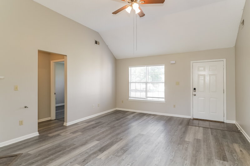 1,750/Mo, 7364 Wendy Way Walls, MS 38680 Living Room View 2