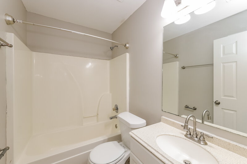 1,750/Mo, 7364 Wendy Way Walls, MS 38680 Bathroom View