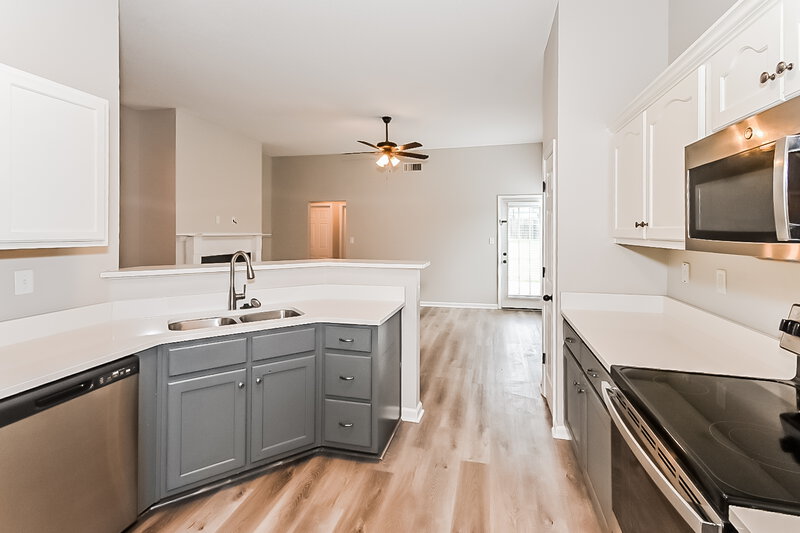 2,080/Mo, 356 Vaiden Ridge Dr S Hernando, MS 38632 Kitchen View 2