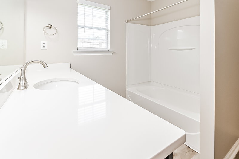 2,080/Mo, 356 Vaiden Ridge Dr S Hernando, MS 38632 Main Bathroom View