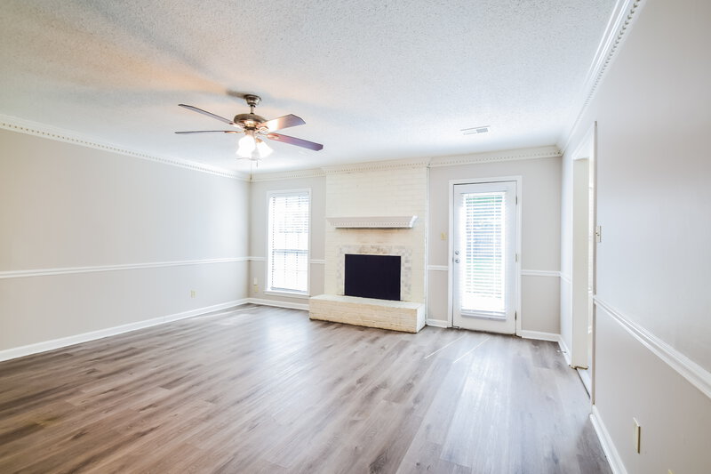 2,210/Mo, 7190 Pecan Hill Rd Southaven, MS 38671 Living Room View 2