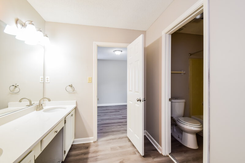 2,210/Mo, 7190 Pecan Hill Rd Southaven, MS 38671 Bathroom View