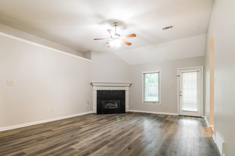 3,320/Mo, 1728 Edgeburg Ln Cordova, TN 38016 Living Room View