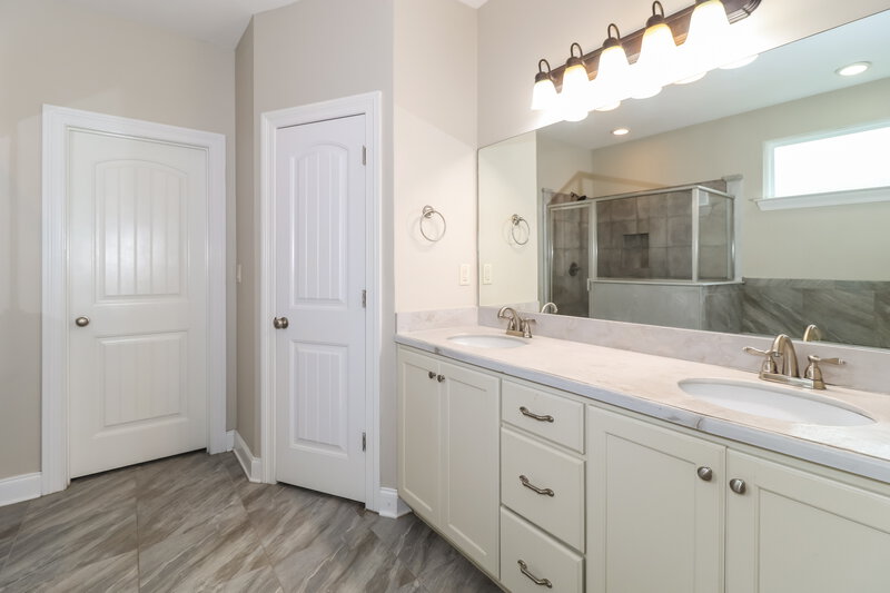 2,190/Mo, 4743 W Petite Loop Olive Branch, MS 38654 Main Bathroom View