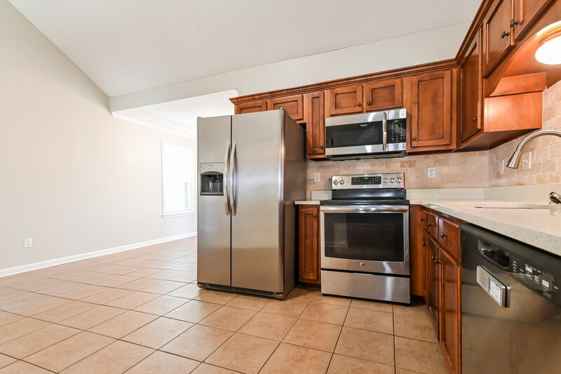 2,220/Mo, 70 Desoto Ave Hernando, MS 38632 Kitchen View 2