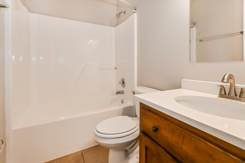 2,220/Mo, 70 Desoto Ave Hernando, MS 38632 Bathroom View