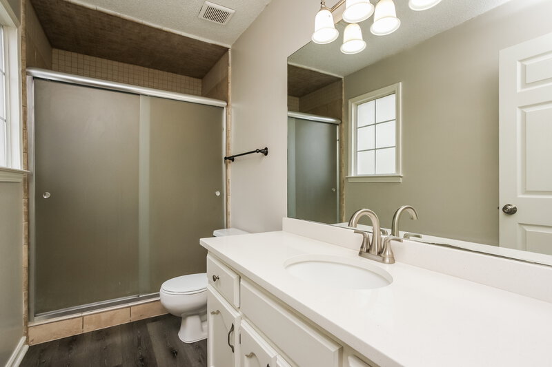 1,640/Mo, 7196 Atterbury Cir W Southaven, MS 38671 Main Bathroom View