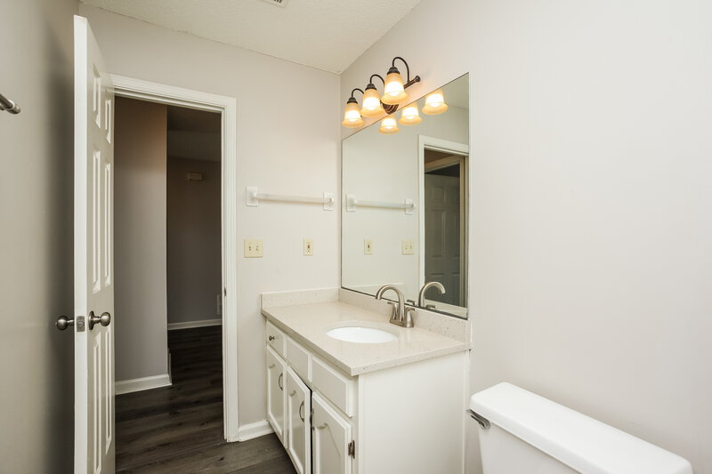 1,640/Mo, 7196 Atterbury Cir W Southaven, MS 38671 Bathroom View