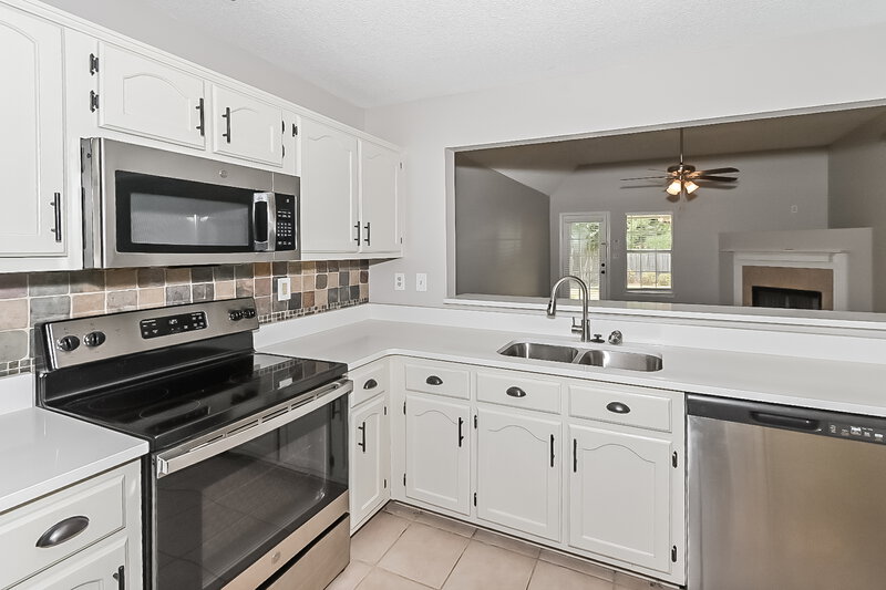 1,660/Mo, 5814 Steffani Dr Southaven, MS 38671 Kitchen View