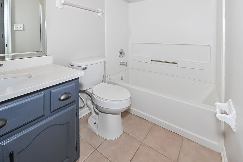 1,660/Mo, 5814 Steffani Dr Southaven, MS 38671 Bathroom View