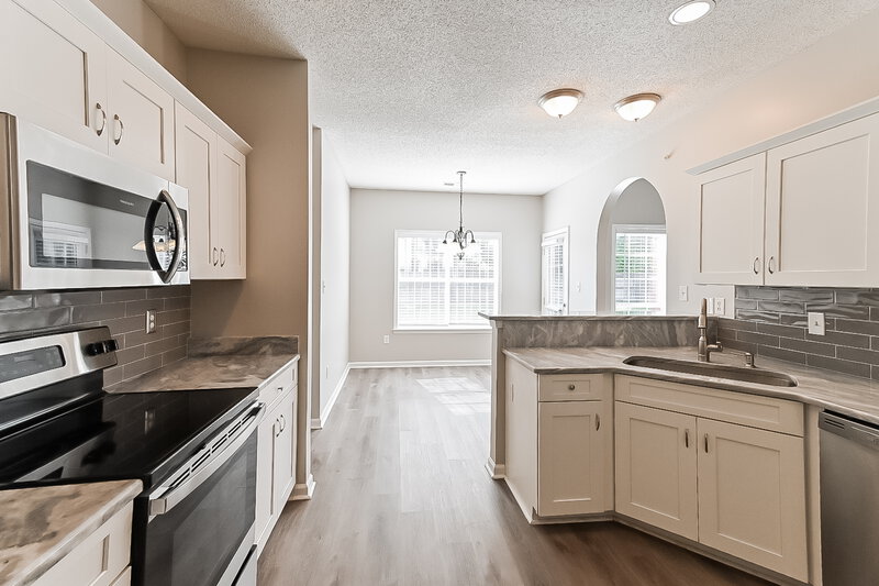 1,900/Mo, 5675 Michaelson Dr Olive Branch, MS 38654 Kitchen View 3