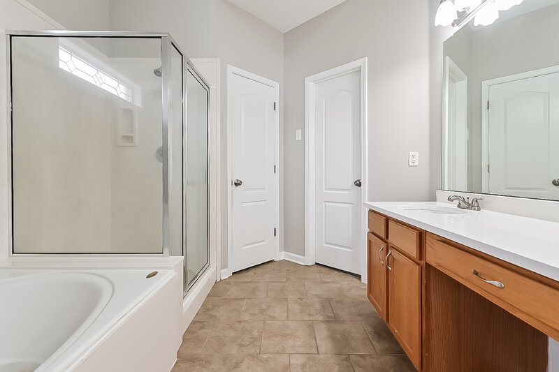 1,900/Mo, 5675 Michaelson Dr Olive Branch, MS 38654 Main Bathroom View