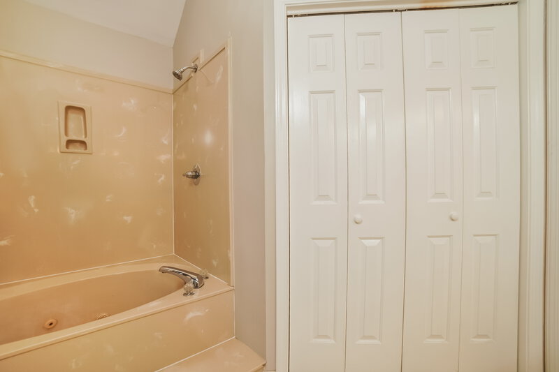 1,760/Mo, 8672 Debbie Kay Ln Memphis, TN 38018 Main Bathroom View 2