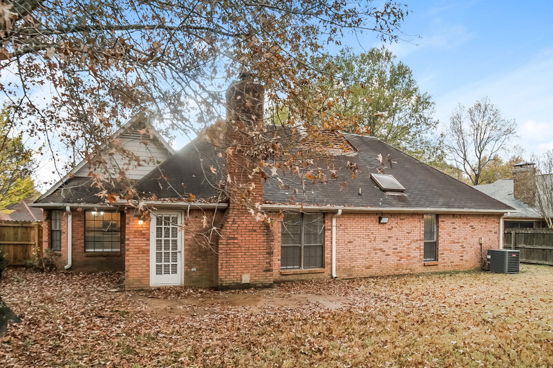 1,760/Mo, 8672 Debbie Kay Ln Memphis, TN 38018 Rear View