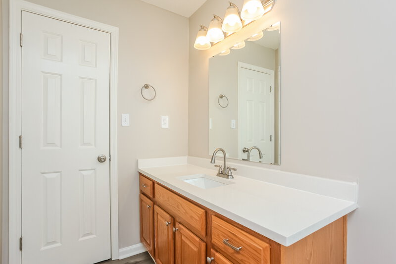 1,790/Mo, 50 Oakland Woods Cove Oakland, TN 38060 Main Bathroom View