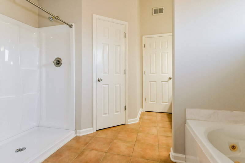 2,010/Mo, 157 Pebble Creek Cove E Hernando, MS 38632 Main Bathroom View