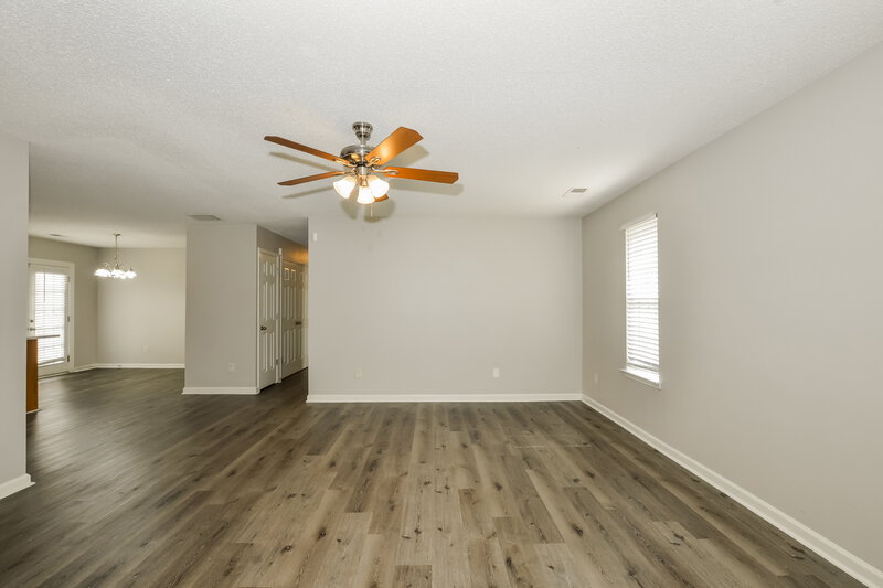 2,100/Mo, 9961 Fox Run Dr Olive Branch, MS 38654 Living Room View 2