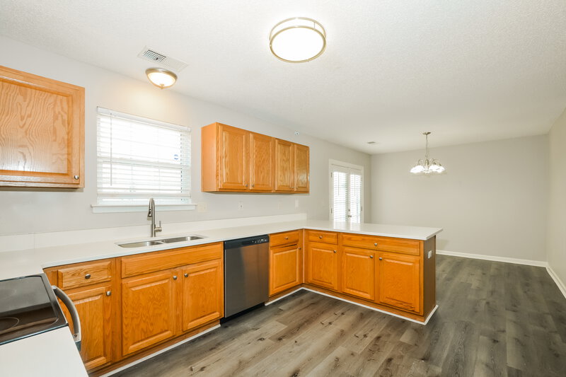 2,100/Mo, 9961 Fox Run Dr Olive Branch, MS 38654 Kitchen View 2