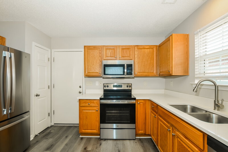2,100/Mo, 9961 Fox Run Dr Olive Branch, MS 38654 Kitchen View 3