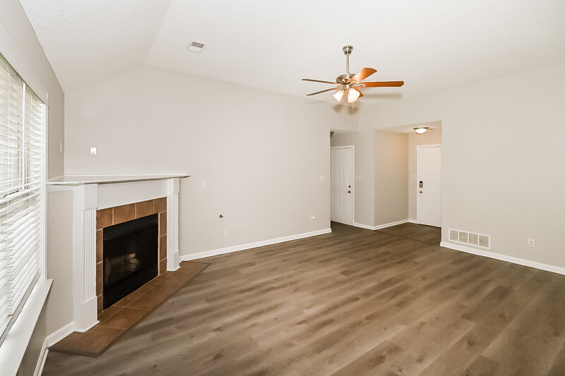 2,590/Mo, 7087 Maple Grove Rd Olive Branch, MS 38654 Living Room View 2