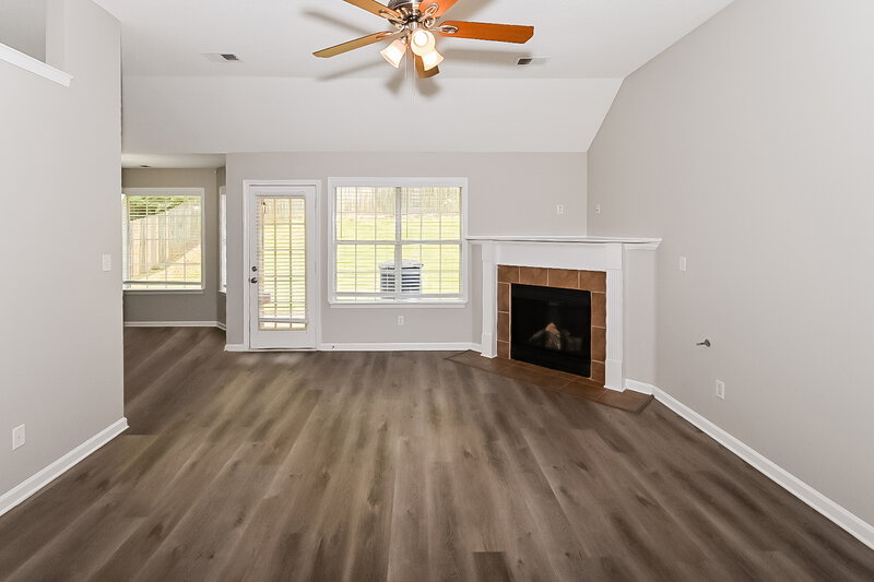 2,590/Mo, 7087 Maple Grove Rd Olive Branch, MS 38654 Living Room View 3
