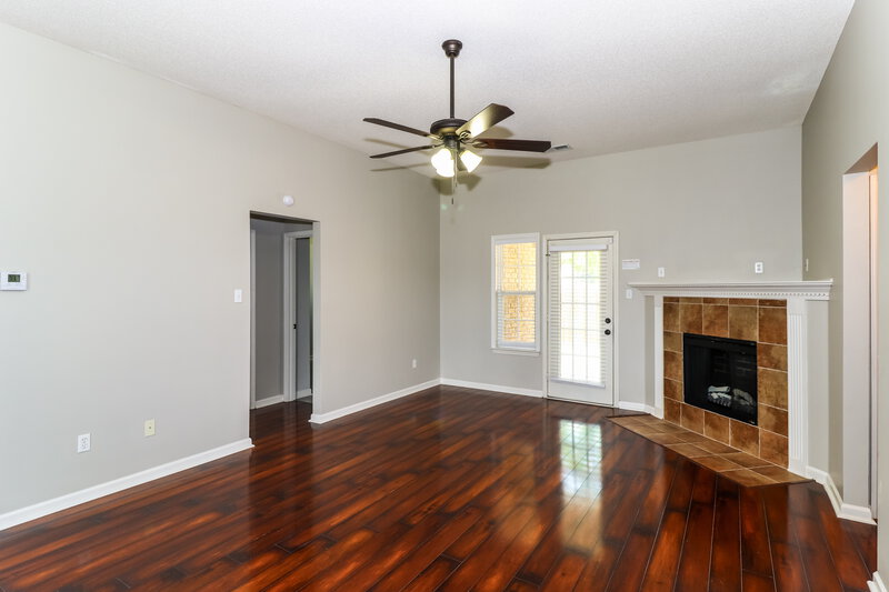 1,835/Mo, 105 Clay Hills Dr Oakland, TN 38060 Living Room View