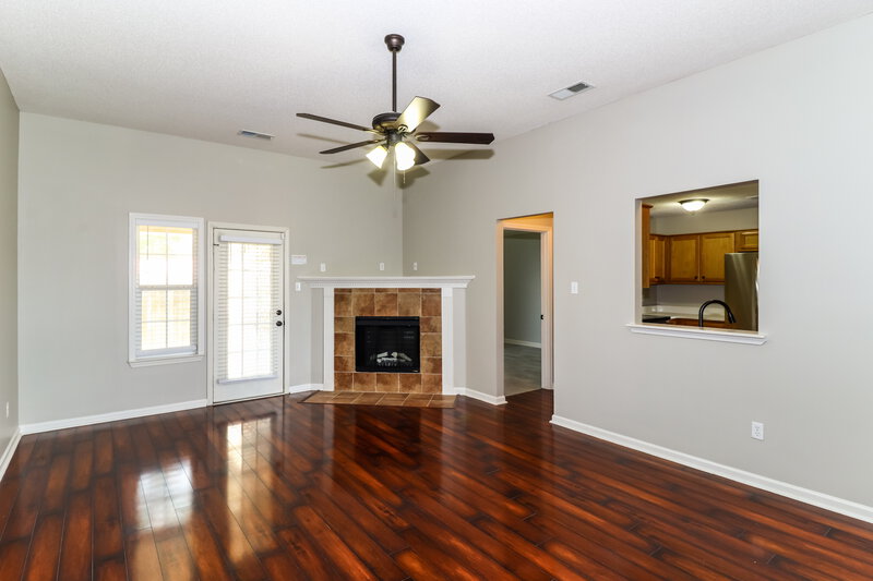 1,835/Mo, 105 Clay Hills Dr Oakland, TN 38060 Living Room View 2