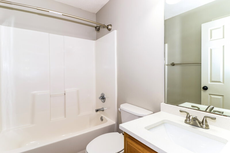 1,835/Mo, 105 Clay Hills Dr Oakland, TN 38060 Bathroom View