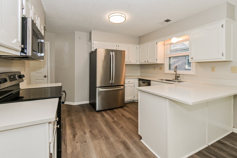 2,565/Mo, 7653 Dexter Run Cir Cordova, TN 38016 Kitchen View 2