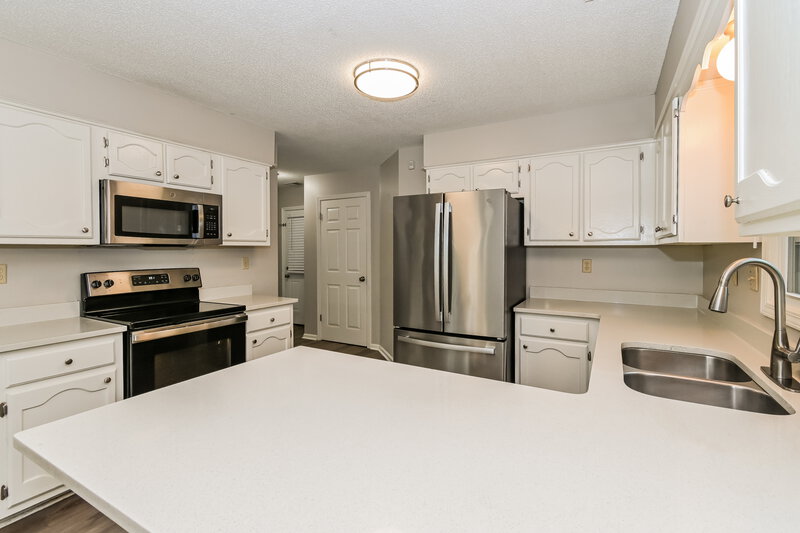 2,565/Mo, 7653 Dexter Run Cir Cordova, TN 38016 Kitchen View 3