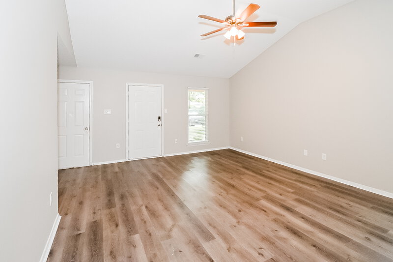 1,600/Mo, 5621 April Dr Southaven, MS 38671 Living Room View