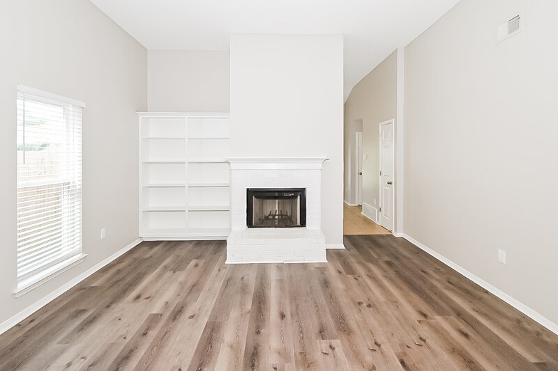 1,600/Mo, 5621 April Dr Southaven, MS 38671 Living Room View 2