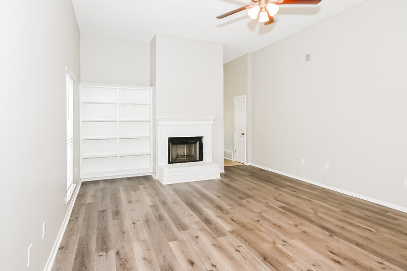 1,600/Mo, 5621 April Dr Southaven, MS 38671 Living Room View 3
