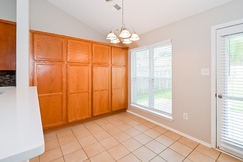1,600/Mo, 5621 April Dr Southaven, MS 38671 Dining Room View 2