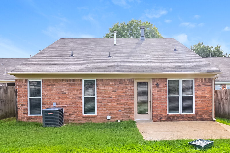 1,600/Mo, 5621 April Dr Southaven, MS 38671 Rear View