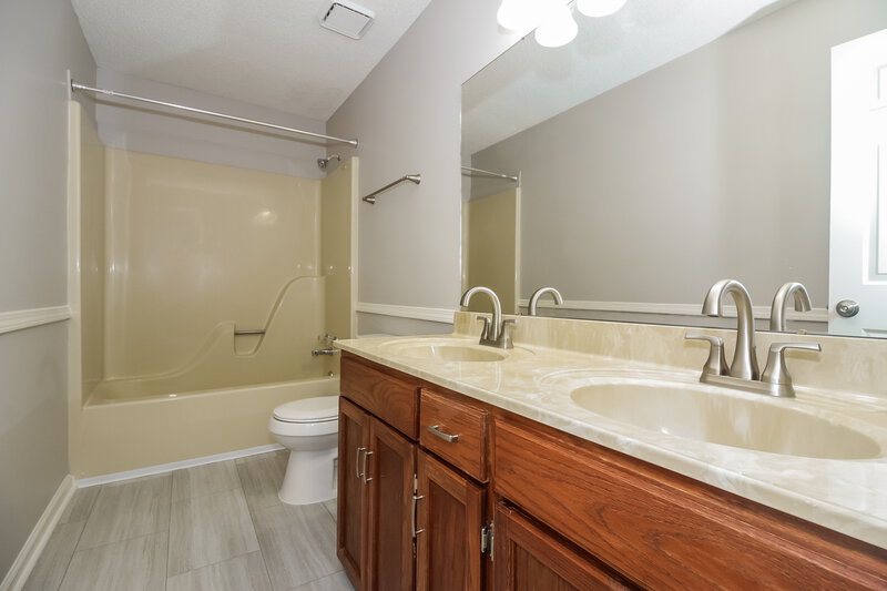 2,200/Mo, 7308 Alexander Rd Olive Branch, MS 38654 Bathroom View