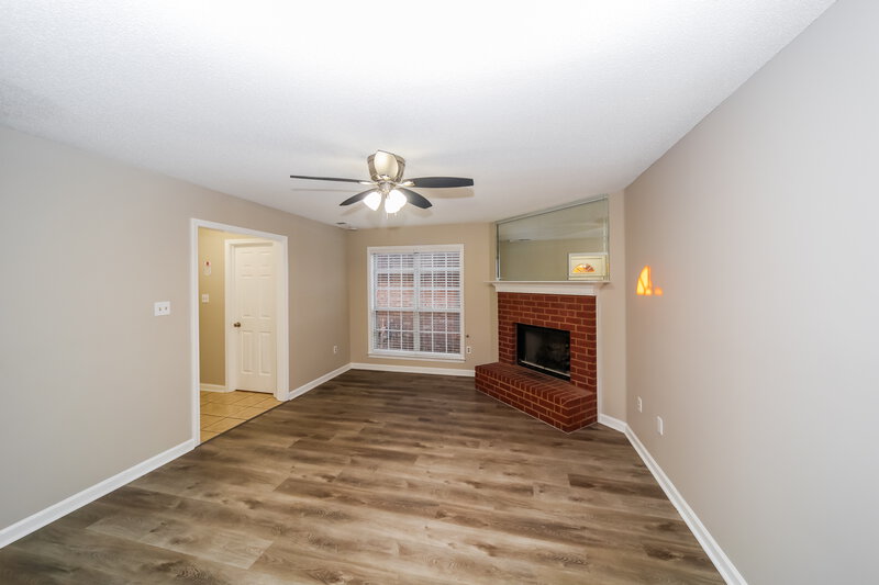 2,410/Mo, 7621 Davis Pkwy Southaven, MS 38671 Living Room View
