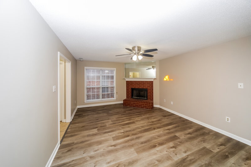 2,410/Mo, 7621 Davis Pkwy Southaven, MS 38671 Living Room View 2
