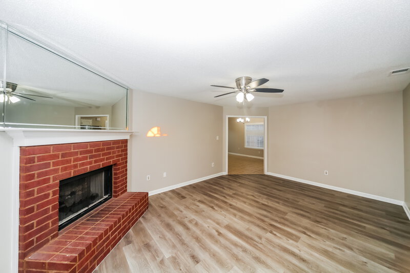 2,410/Mo, 7621 Davis Pkwy Southaven, MS 38671 Living Room View 3