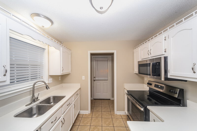 2,410/Mo, 7621 Davis Pkwy Southaven, MS 38671 Kitchen View 2