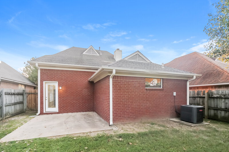 2,410/Mo, 7621 Davis Pkwy Southaven, MS 38671 Rear View