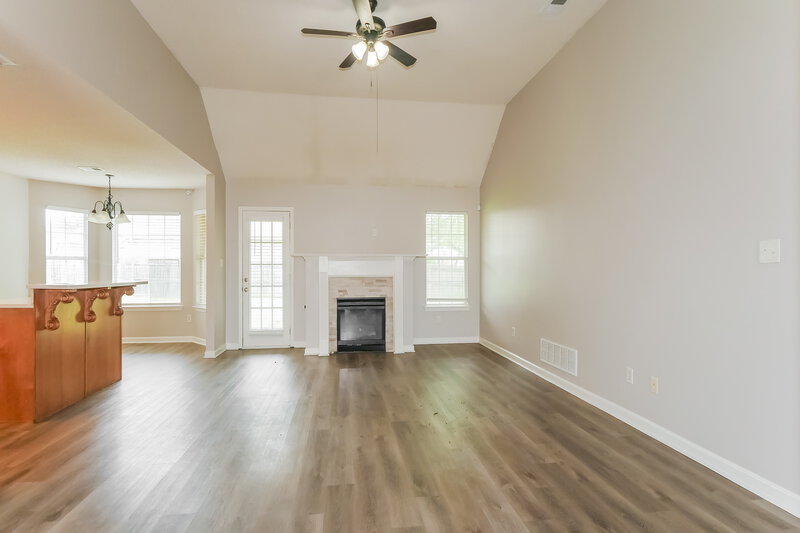 2,365/Mo, 5520 Amanda Belle Southaven, MS 38672 Living Room View