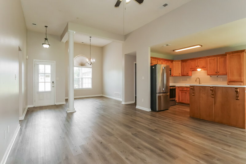 2,365/Mo, 5520 Amanda Belle Southaven, MS 38672 Living Room View 2